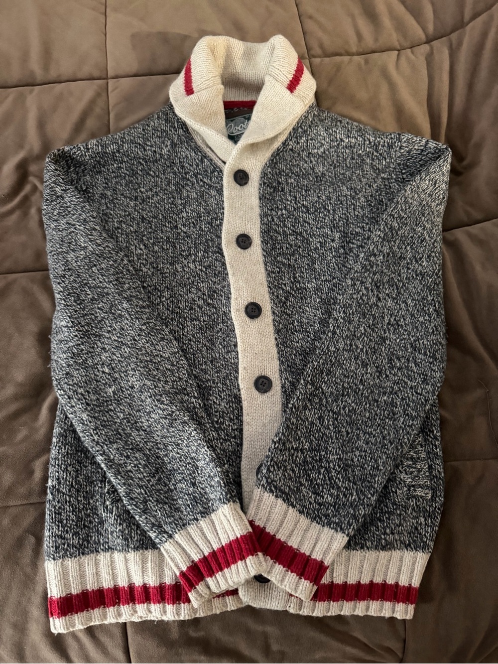 Women’s roots cabin knit button up sweater size xl